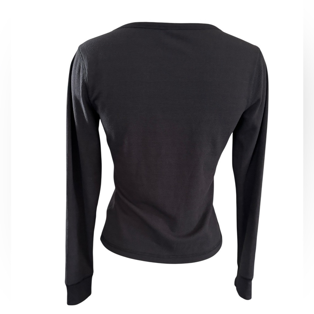 Fabletics charcoal grey waffle knit Long-Sleeve Henley Top, sz M - Picture 5 of 5